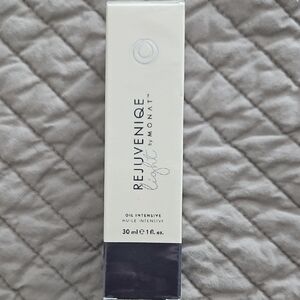 MONAT Rejuveniqe Light Oil Intensive Serum - White and Black